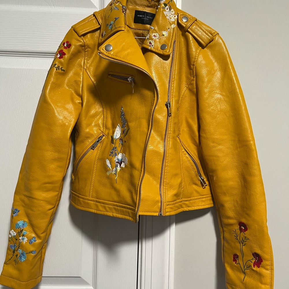 Romeo & Juliet Couture Women's Jacket